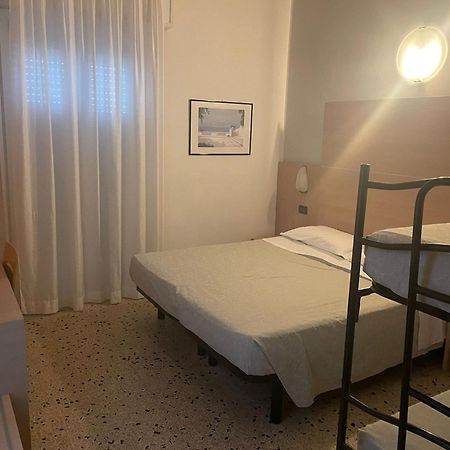 Hotel Veliero Римини Экстерьер фото