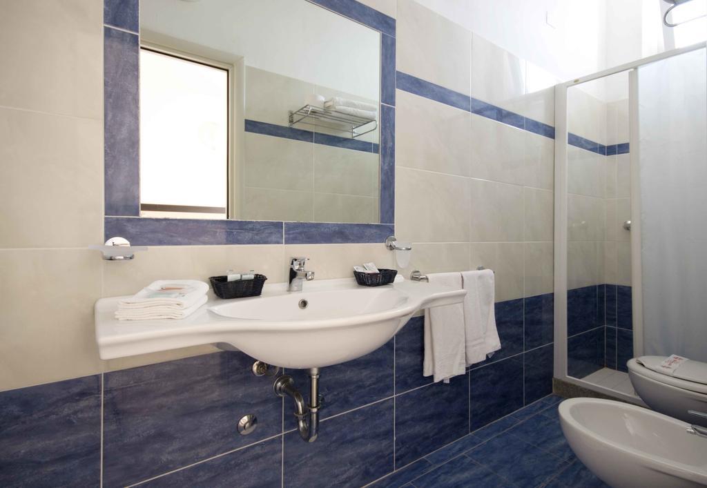 Hotel Veliero Римини Номер фото