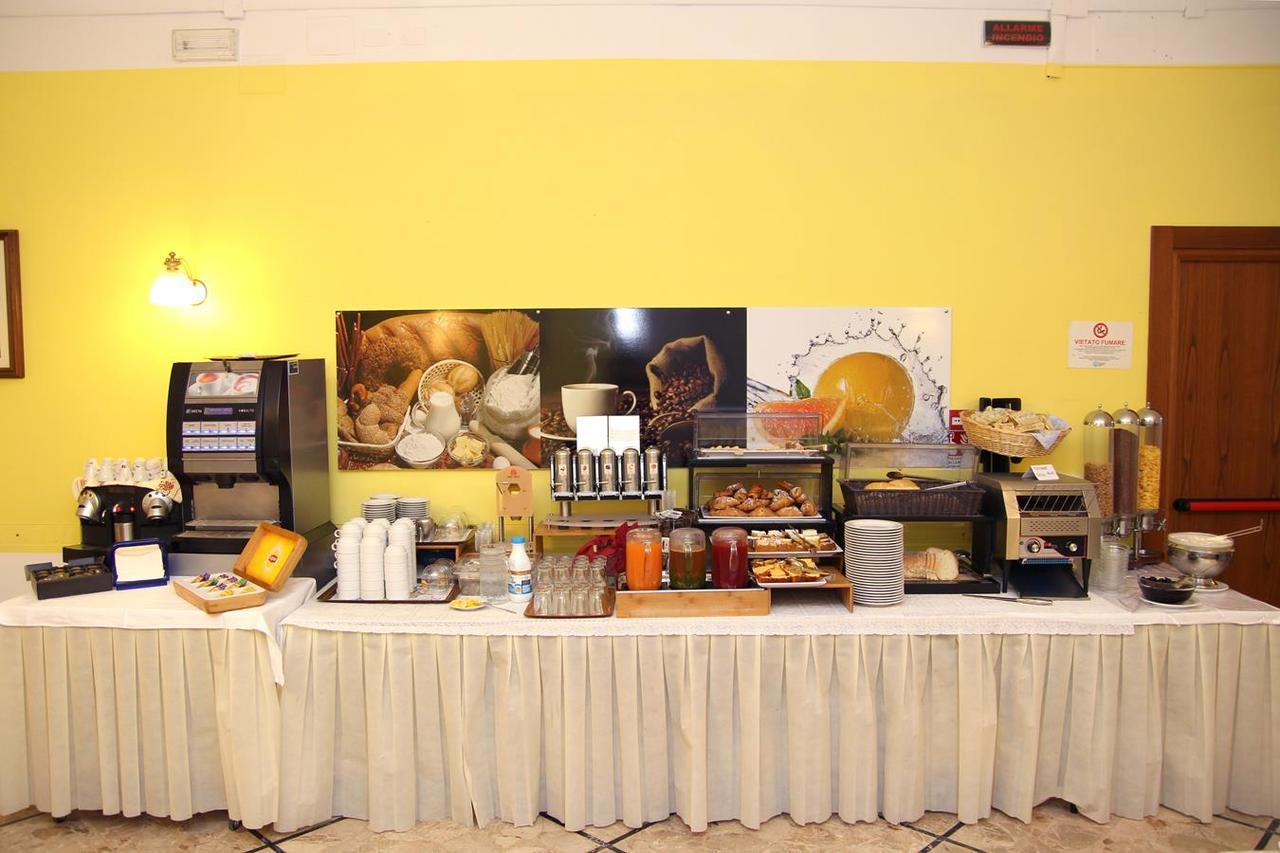 Hotel Veliero Римини Экстерьер фото
