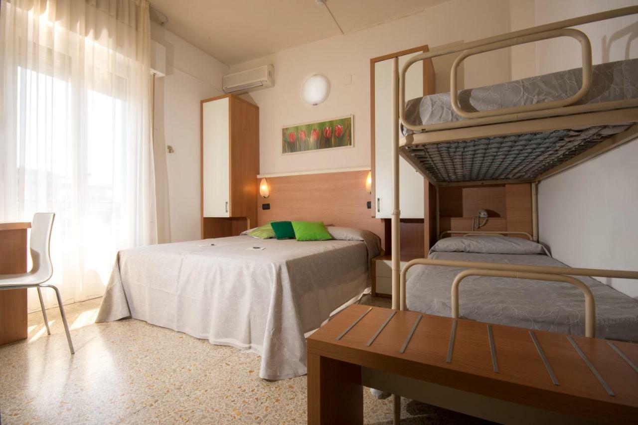 Hotel Veliero Римини Экстерьер фото