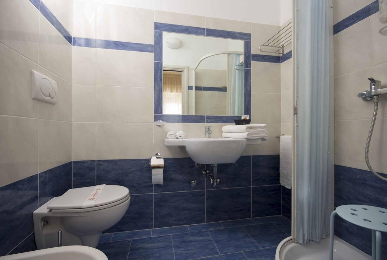 Hotel Veliero Римини Экстерьер фото