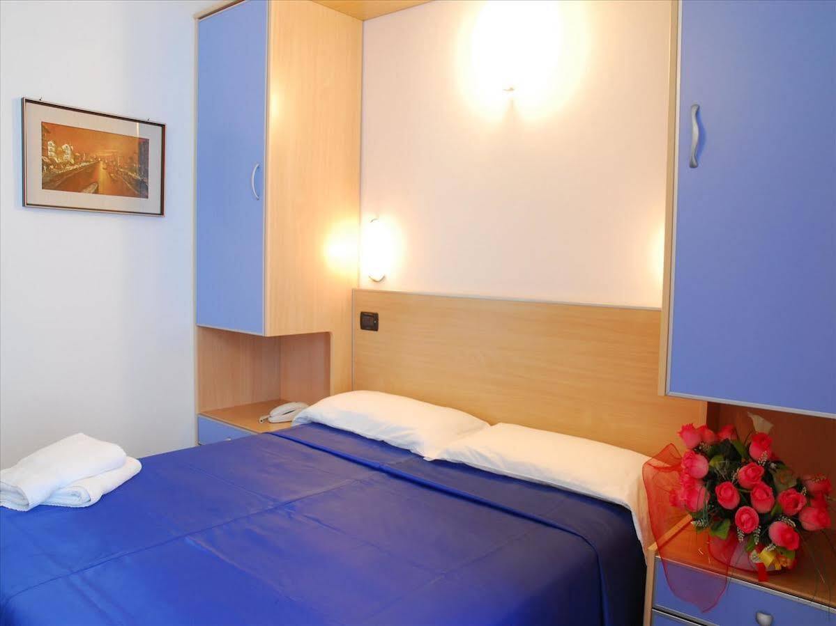 Hotel Veliero Римини Экстерьер фото