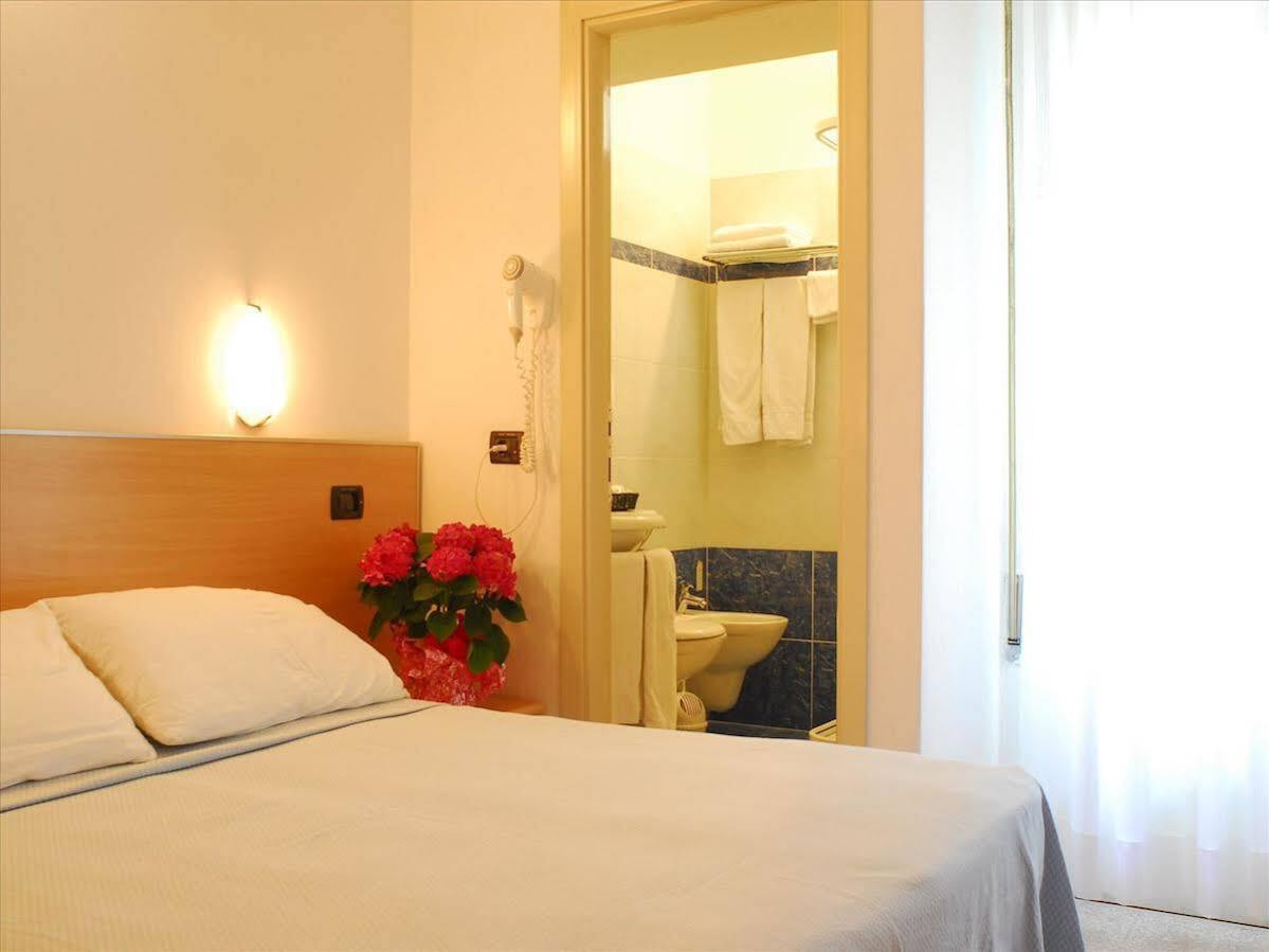 Hotel Veliero Римини Экстерьер фото